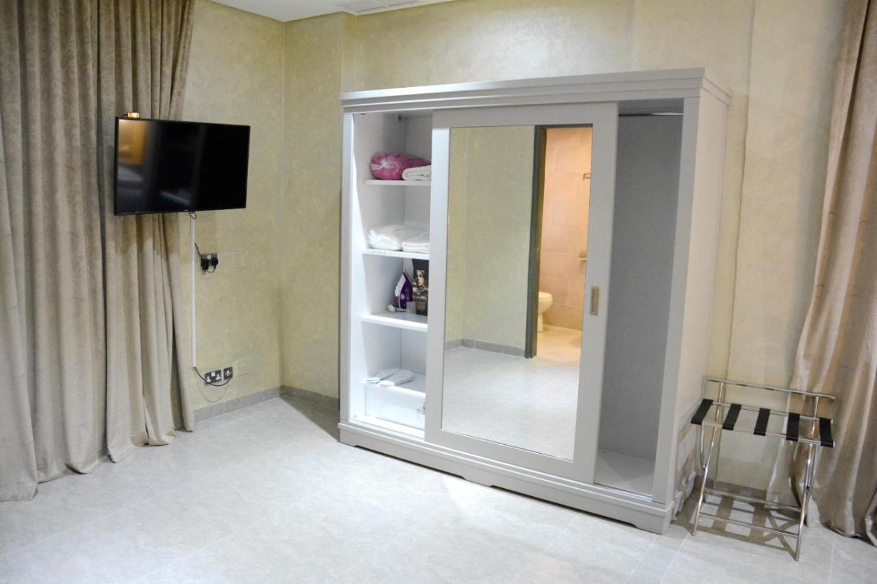 ذا فيفتى ايت السالمية Aparthotel Kuwait City Exterior photo